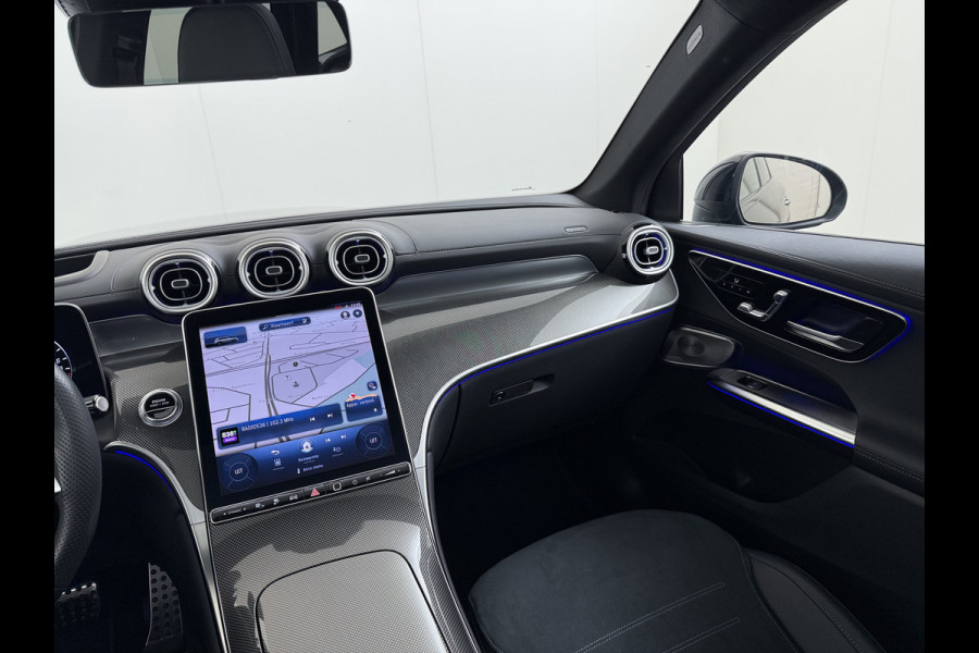 Mercedes-Benz GLC 300e AMG // SoH 93% // Panorama dak // Trekhaak // Burmester // Headup // Memory Stoelen // Distronic // 360 Camera