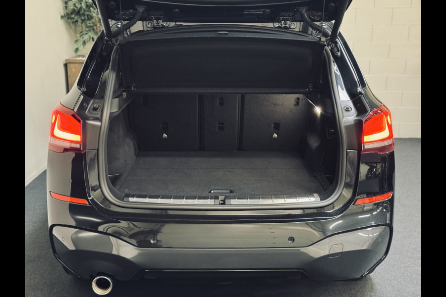 BMW X1 sDrive18i High Exe. M-Sport | 19" | Leder | Trekhaak