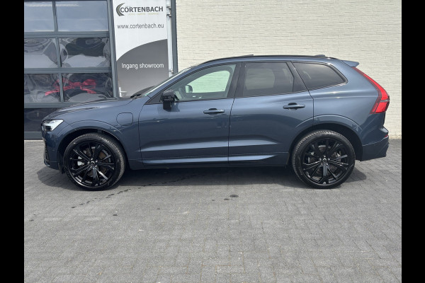 Volvo XC60 2.0 T8 Plug-in hybrid AWD Plus Black Edition Facelift | Zwenkbare trekhaak | Panorama dak | Adaptieve cruise | Harman Kardon | Blis | Memory |