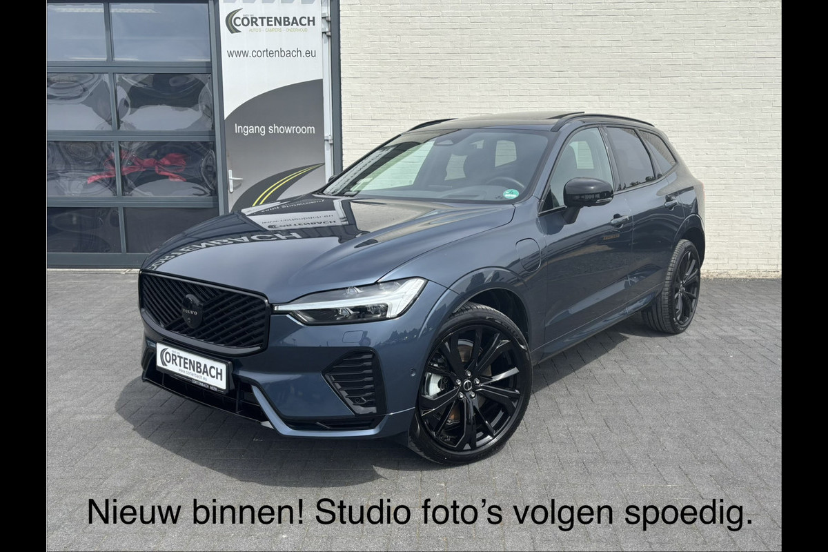 Volvo XC60 2.0 T8 Plug-in hybrid AWD Plus Black Edition Facelift | Zwenkbare trekhaak | Panorama dak | Adaptieve cruise | Harman Kardon | Blis | Memory |
