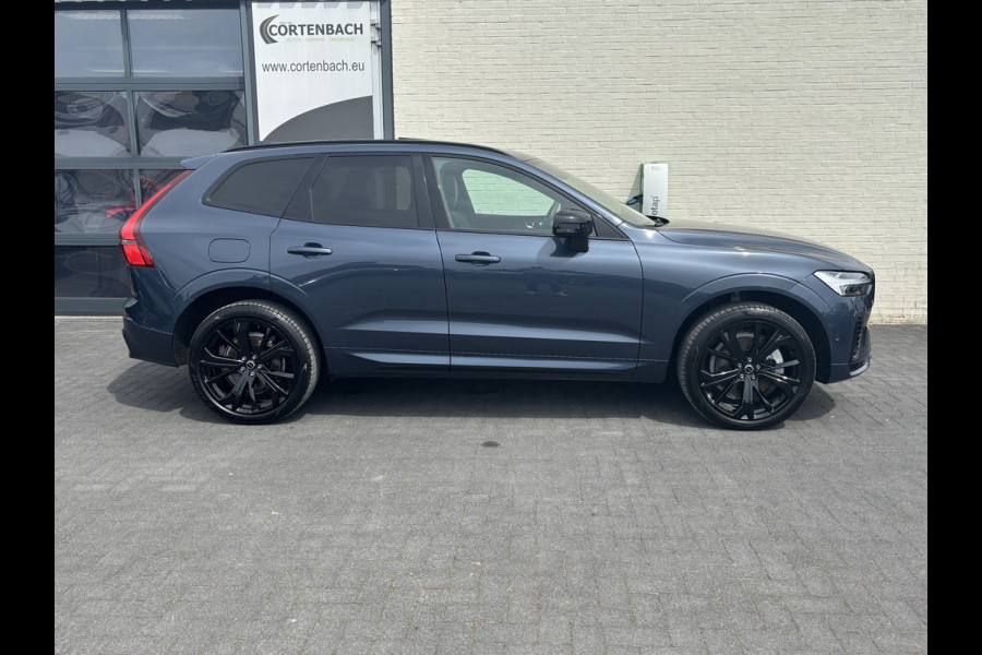 Volvo XC60 2.0 T8 Plug-in hybrid AWD Plus Black Edition Facelift | Zwenkbare trekhaak | Panorama dak | Adaptieve cruise | Harman Kardon | Blis | Memory |