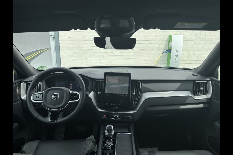 Volvo XC60 2.0 T8 Plug-in hybrid AWD Plus Black Edition Facelift | Zwenkbare trekhaak | Panorama dak | Adaptieve cruise | Harman Kardon | Blis | Memory |