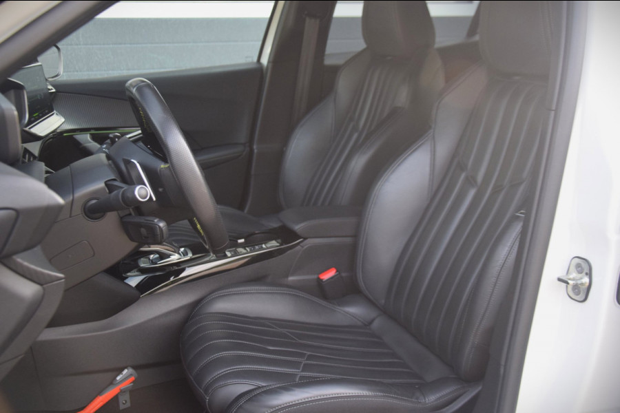 Peugeot 2008 1.2 PureTech GT Pack TREKHAAK/LEDEREN BEKLEDING/PANORAMADAK