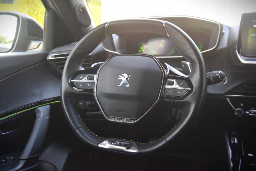 Peugeot 2008 1.2 PureTech GT Pack TREKHAAK/LEDEREN BEKLEDING/PANORAMADAK