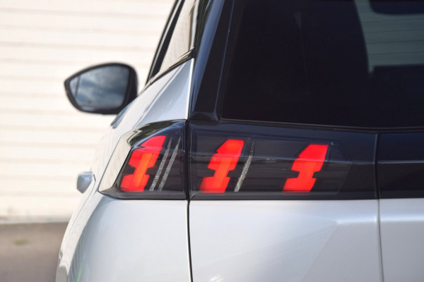 Peugeot 2008 1.2 PureTech GT Pack TREKHAAK/LEDEREN BEKLEDING/PANORAMADAK