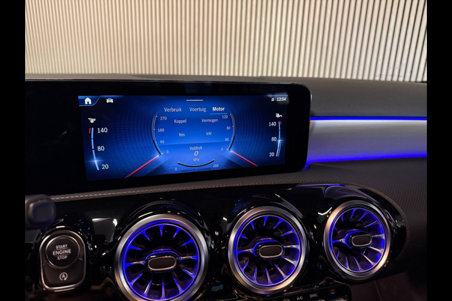 Mercedes-Benz A-Klasse 180 Progressive-NIGHT-PANORAMA-CAMERA-DODEHOEK-KEYLESS-SFEER