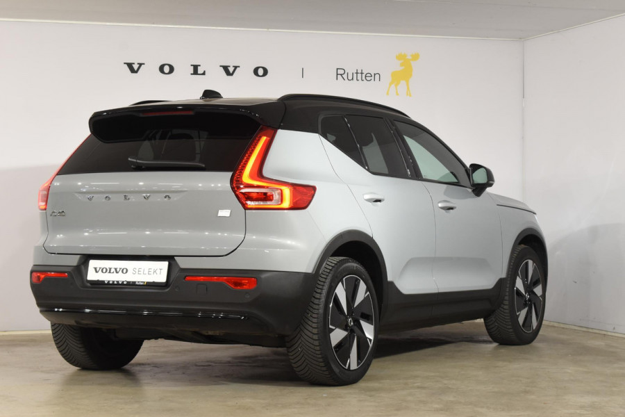 Volvo XC40 Single Motor Extended Range Plus 82 kWh / Adaptieve cruise control / Elektrische achterklep / Stoel - en stuurwielverwarming / Parkeersensoren V+A / Extra getint glas / Zwart dak / Achteruitrijcamera / MicroTech bekleding