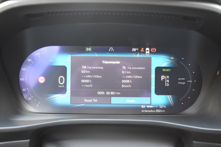 Volvo XC40 Single Motor Extended Range Plus 82 kWh / Adaptieve cruise control / Elektrische achterklep / Stoel - en stuurwielverwarming / Parkeersensoren V+A / Extra getint glas / Zwart dak / Achteruitrijcamera / MicroTech bekleding