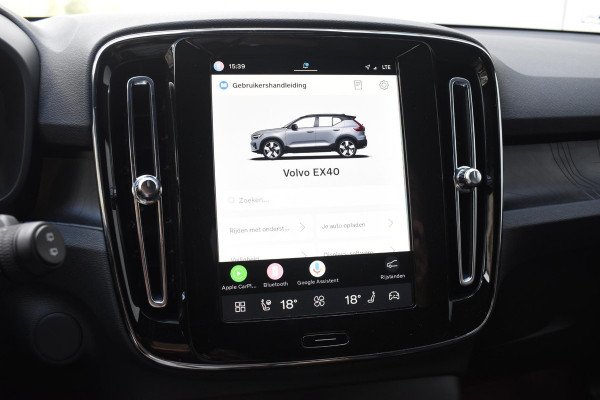 Volvo XC40 Single Motor Extended Range Plus 82 kWh / Adaptieve cruise control / Elektrische achterklep / Stoel - en stuurwielverwarming / Parkeersensoren V+A / Extra getint glas / Zwart dak / Achteruitrijcamera / MicroTech bekleding