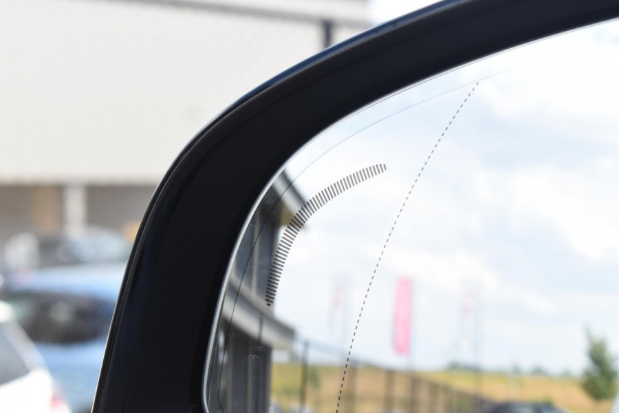 Volvo XC40 Single Motor Extended Range Plus 82 kWh / Adaptieve cruise control / Elektrische achterklep / Stoel - en stuurwielverwarming / Parkeersensoren V+A / Extra getint glas / Zwart dak / Achteruitrijcamera / MicroTech bekleding