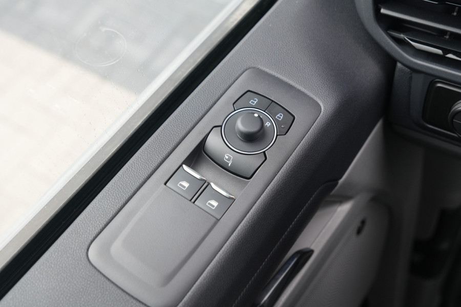 Ford E-Transit Custom 340 L2H1 Sport 71 kWh 218pk - ACC - DDS LED - Pro Power - Verwarmd stuurwiel - Navi - 360 Camera - Rijklaar