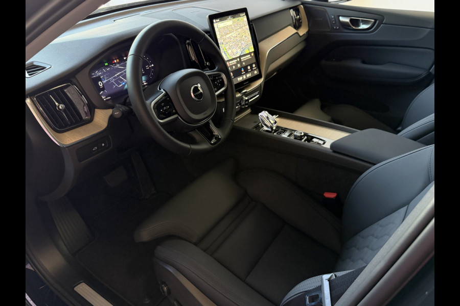 Volvo XC60 2.0 T8 455PK AWD PLUS DARK NIEUWE AUTO HARMAN KARDON 360.CAM STOEL/STUUR VERW LEER