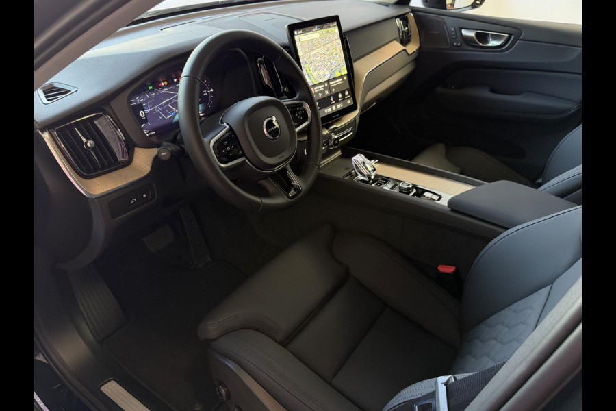Volvo XC60 2.0 T8 455PK AWD PLUS DARK NIEUWE AUTO HARMAN KARDON 360.CAM STOEL/STUUR VERW LEER