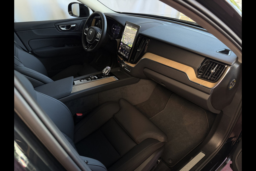 Volvo XC60 2.0 T8 455PK AWD PLUS DARK NIEUWE AUTO HARMAN KARDON 360.CAM STOEL/STUUR VERW LEER