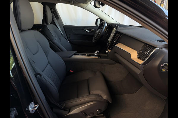 Volvo XC60 2.0 T8 455PK AWD PLUS DARK NIEUWE AUTO HARMAN KARDON 360.CAM STOEL/STUUR VERW LEER