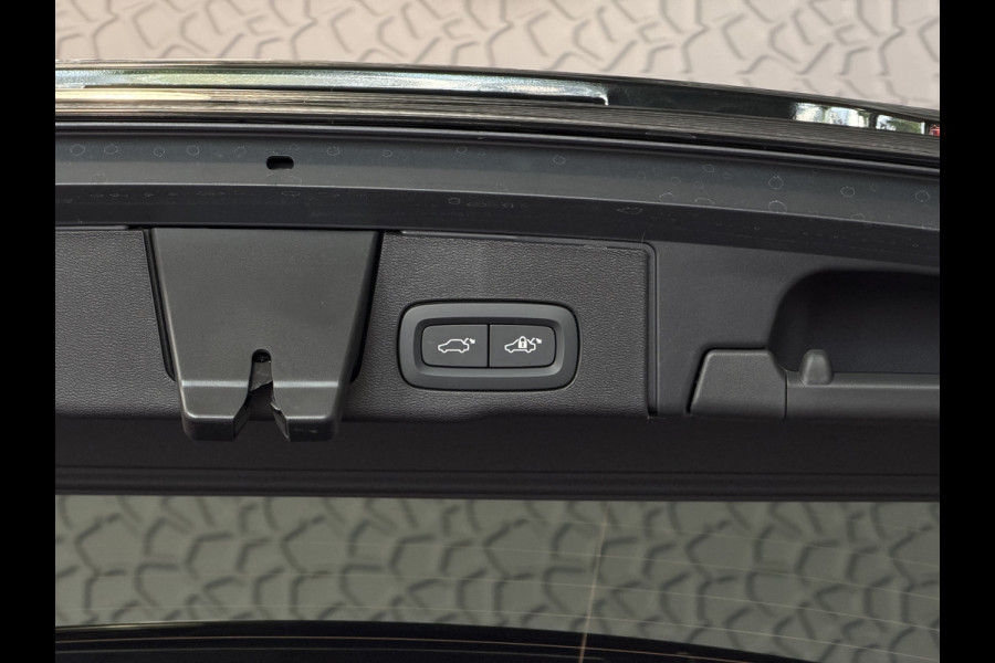 Volvo XC60 2.0 T8 455PK AWD PLUS DARK NIEUWE AUTO HARMAN KARDON 360.CAM STOEL/STUUR VERW LEER