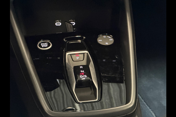 Audi A3 LIMOUSINE 35 TFSI S edition Automaat|Navi|Carplay