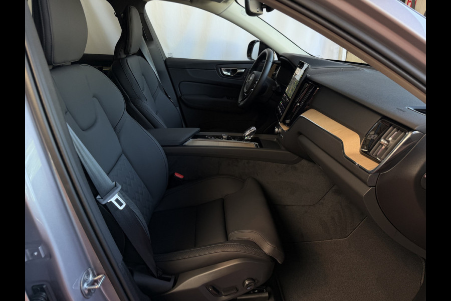 Volvo XC60 2.0 T8 455PK AWD PLUS DARK NIEUWE AUTO HARMAN KARDON 360.CAM STOEL/STUUR VERW LEER