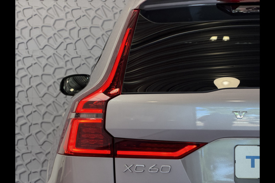Volvo XC60 2.0 T8 455PK AWD PLUS DARK NIEUWE AUTO HARMAN KARDON 360.CAM STOEL/STUUR VERW LEER