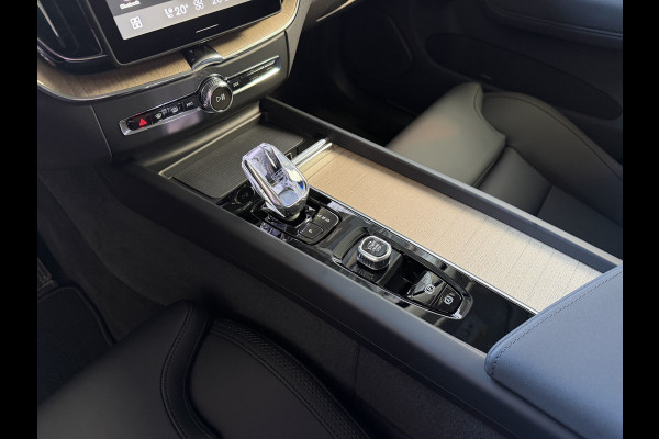 Volvo XC60 2.0 T8 455PK AWD PLUS DARK NIEUWE AUTO HARMAN KARDON 360.CAM STOEL/STUUR VERW LEER