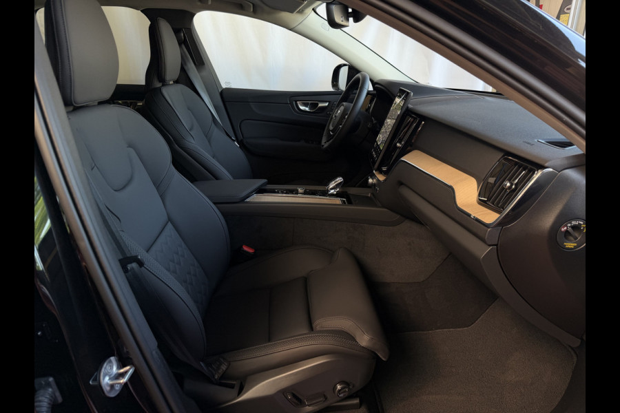 Volvo XC60 2.0 T8 455PK AWD PLUS DARK NIEUWE AUTO HARMAN KARDON 360.CAM STOEL/STUUR VERW LEER