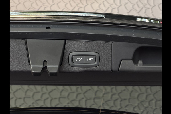Volvo XC60 2.0 T8 455PK AWD PLUS DARK NIEUWE AUTO HARMAN KARDON 360.CAM STOEL/STUUR VERW LEER