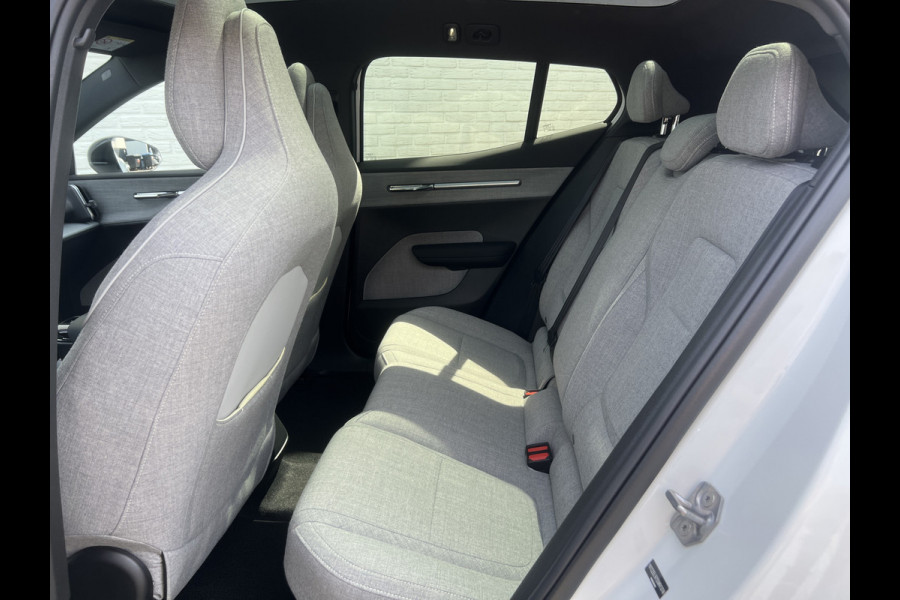 Volvo EX30 Single Motor Extended Range Ultra 69 kWh | 22 kW lader | Pano | Harman Kardon | 360 Camera 7 | Winter Pack