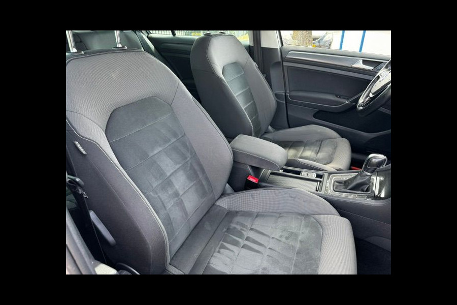 Volkswagen Golf 1.5 TSI 130pk 5deurs Comfortline Business Automaat Airco/ECC,Navi,Panoramadak,Virtueel Cockpit