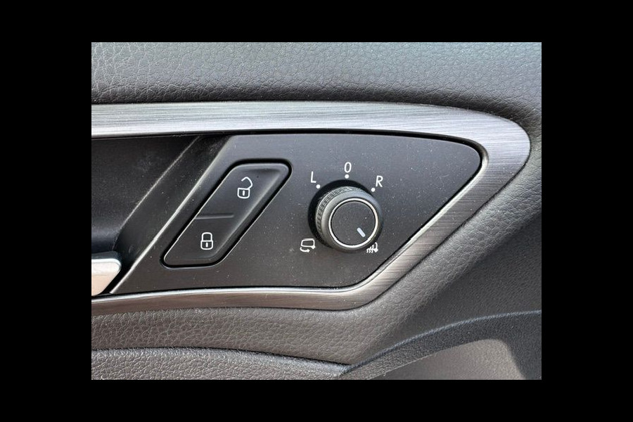 Volkswagen Golf 1.5 TSI 130pk 5deurs Comfortline Business Automaat Airco/ECC,Navi,Panoramadak,Virtueel Cockpit