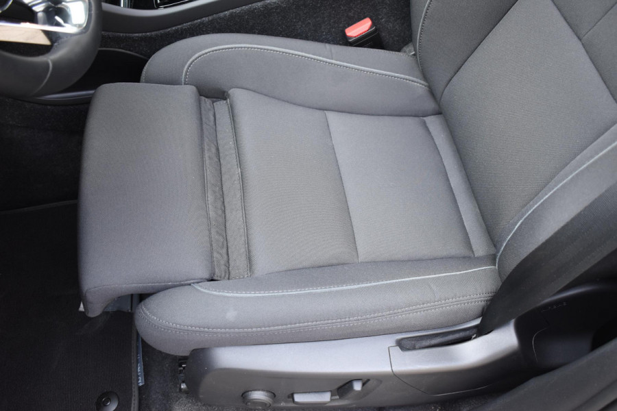 Volvo XC40 Single Motor Extended Range Ultimate 82 kWh / Adaptieve cruise control / Elektrische achterklep / Stoel - en stuurwielverwarming / Elektrisch verstelbare voorstoelen met geheugen / Extra getint glas / 360 Camera / Harman Kardon /