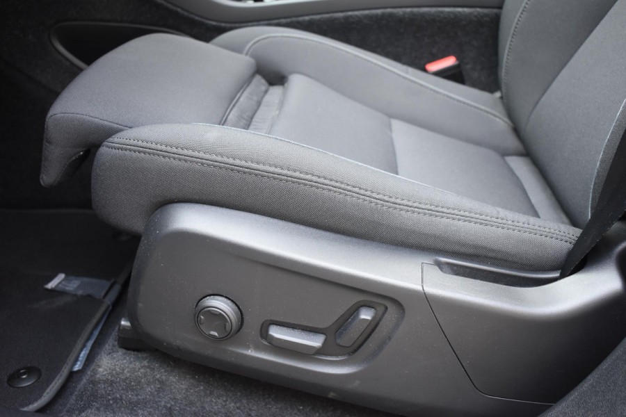 Volvo XC40 Single Motor Extended Range Ultimate 82 kWh / Adaptieve cruise control / Elektrische achterklep / Stoel - en stuurwielverwarming / Elektrisch verstelbare voorstoelen met geheugen / Extra getint glas / 360 Camera / Harman Kardon /