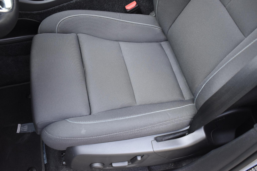 Volvo XC40 Single Motor Extended Range Ultimate 82 kWh / Adaptieve cruise control / Elektrische achterklep / Stoel - en stuurwielverwarming / Elektrisch verstelbare voorstoelen met geheugen / Extra getint glas / 360 Camera / Harman Kardon /