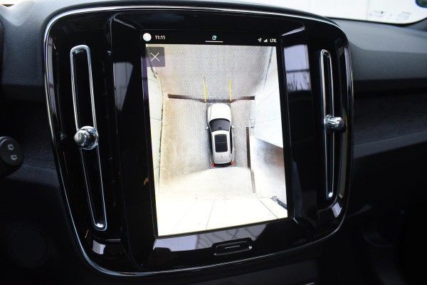 Volvo XC40 Single Motor Extended Range Ultimate 82 kWh / Adaptieve cruise control / Elektrische achterklep / Stoel - en stuurwielverwarming / Elektrisch verstelbare voorstoelen met geheugen / Extra getint glas / 360 Camera / Harman Kardon /