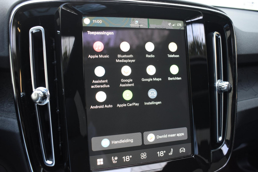 Volvo XC40 Single Motor Extended Range Ultimate 82 kWh / Adaptieve cruise control / Elektrische achterklep / Stoel - en stuurwielverwarming / Elektrisch verstelbare voorstoelen met geheugen / Extra getint glas / 360 Camera / Harman Kardon /