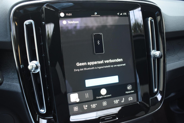 Volvo XC40 Single Motor Extended Range Ultimate 82 kWh / Adaptieve cruise control / Elektrische achterklep / Stoel - en stuurwielverwarming / Elektrisch verstelbare voorstoelen met geheugen / Extra getint glas / 360 Camera / Harman Kardon /