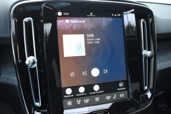 Volvo XC40 Single Motor Extended Range Ultimate 82 kWh / Adaptieve cruise control / Elektrische achterklep / Stoel - en stuurwielverwarming / Elektrisch verstelbare voorstoelen met geheugen / Extra getint glas / 360 Camera / Harman Kardon /