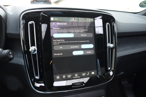 Volvo XC40 Single Motor Extended Range Ultimate 82 kWh / Adaptieve cruise control / Elektrische achterklep / Stoel - en stuurwielverwarming / Elektrisch verstelbare voorstoelen met geheugen / Extra getint glas / 360 Camera / Harman Kardon /