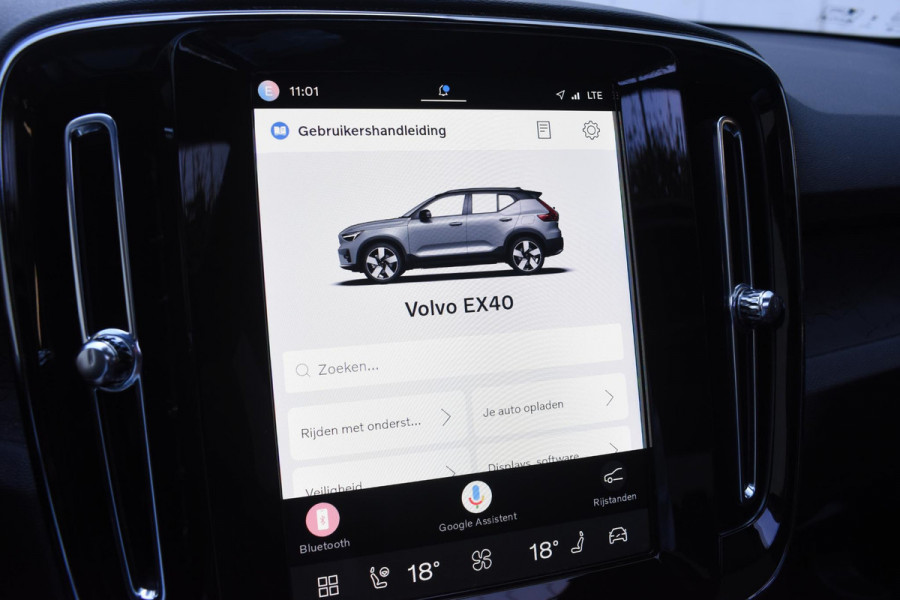 Volvo XC40 Single Motor Extended Range Ultimate 82 kWh / Adaptieve cruise control / Elektrische achterklep / Stoel - en stuurwielverwarming / Elektrisch verstelbare voorstoelen met geheugen / Extra getint glas / 360 Camera / Harman Kardon /