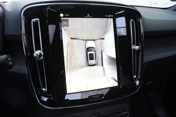 Volvo XC40 Single Motor Extended Range Ultimate 82 kWh / Adaptieve cruise control / Elektrische achterklep / Stoel - en stuurwielverwarming / Elektrisch verstelbare voorstoelen met geheugen / Extra getint glas / 360 Camera / Harman Kardon /