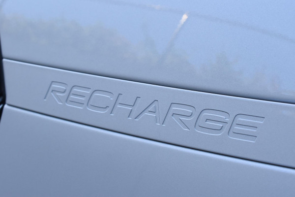 Volvo XC40 Single Motor Extended Range Ultimate 82 kWh / Adaptieve cruise control / Elektrische achterklep / Stoel - en stuurwielverwarming / Elektrisch verstelbare voorstoelen met geheugen / Extra getint glas / 360 Camera / Harman Kardon /