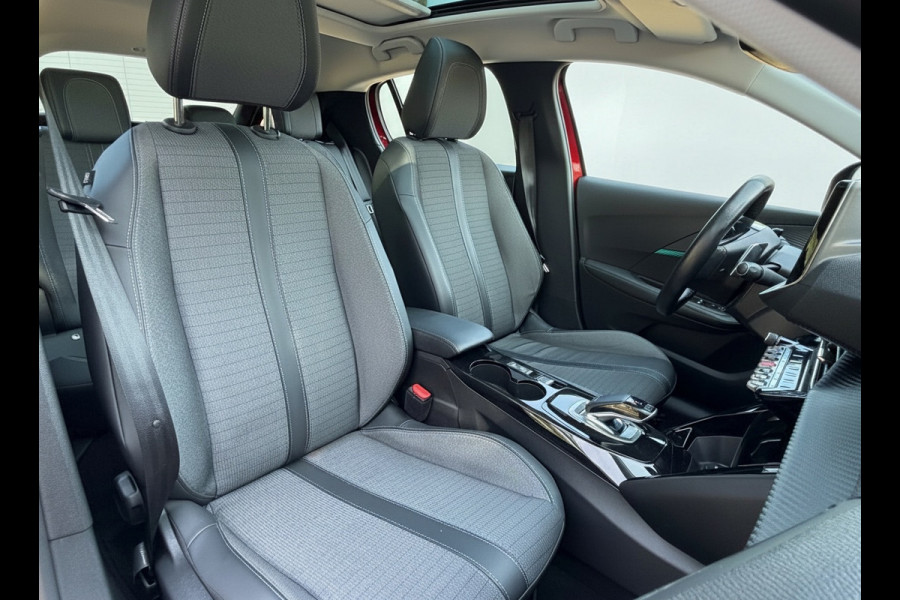 Peugeot 208 1.2 PureTech 101 pk AUTOMAAT Allure Pack, panoramadak, achteruitrijcamera, navigatie, adaptief cruise controle