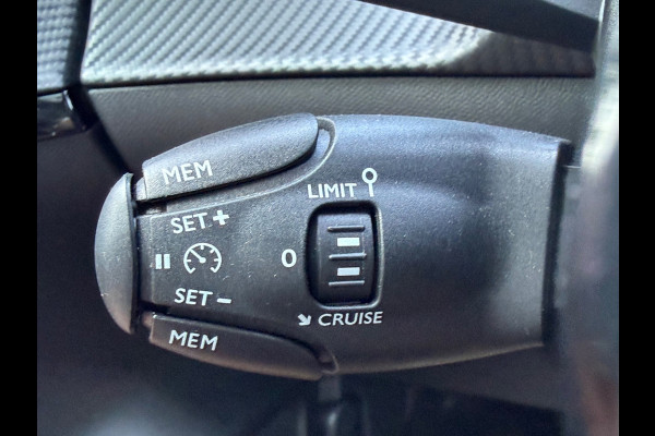 Peugeot 208 1.2 PureTech 101 pk AUTOMAAT Allure Pack, panoramadak, achteruitrijcamera, navigatie, adaptief cruise controle