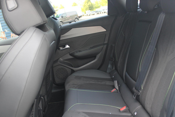 Peugeot 308 SW 1.2 Hybrid 145PK GT AUTOMAAT | PANORAMA SCHUIF/KANTEL DAK | AFNEEMBARE TREKHAAK | NAVIGATIE | SENSATION PACK: FOCAL HIFI SYSTEM (PREMIUM HIFI SYSTEEM MET 10 SPEAKERS)/DRAADLOZE TELEFOONLADER | 360° VISION & DRIVE ASSIST PLUS PACK: ACHTERUITRIJCAMERA 360° VISIOPARK 3 (4 CAMERA'S)/PARKEERHULP VOOR EN ACHTER/ANTI DIEFSTAL ALARM/PEUGEOT i-COCKPIT MET CONFIGUREERBAAR 3D-INSTRUMENTENPANEEL/CLEAN CABIN | ALCANTARA EXECUTIVE PACK: BEKLEDING ALCANTARA/KUNSTLEDER INCL. ELEKTRISCH BEDIENBARE AGR STOEL EN MASSAGE OP BEIDE VOORSTOELEN | 18" LICHTMETALEN VELGEN "PORTLAND" | NAVIG