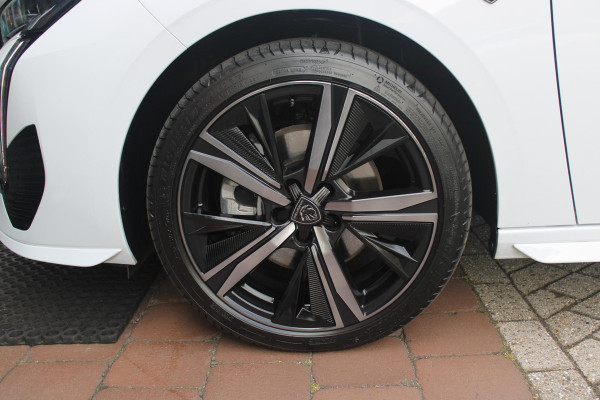 Peugeot 308 SW 1.2 Hybrid 145PK GT AUTOMAAT | PANORAMA SCHUIF/KANTEL DAK | AFNEEMBARE TREKHAAK | NAVIGATIE | SENSATION PACK: FOCAL HIFI SYSTEM (PREMIUM HIFI SYSTEEM MET 10 SPEAKERS)/DRAADLOZE TELEFOONLADER | 360° VISION & DRIVE ASSIST PLUS PACK: ACHTERUITRIJCAMERA 360° VISIOPARK 3 (4 CAMERA'S)/PARKEERHULP VOOR EN ACHTER/ANTI DIEFSTAL ALARM/PEUGEOT i-COCKPIT MET CONFIGUREERBAAR 3D-INSTRUMENTENPANEEL/CLEAN CABIN | ALCANTARA EXECUTIVE PACK: BEKLEDING ALCANTARA/KUNSTLEDER INCL. ELEKTRISCH BEDIENBARE AGR STOEL EN MASSAGE OP BEIDE VOORSTOELEN | 18" LICHTMETALEN VELGEN "PORTLAND" | NAVIG