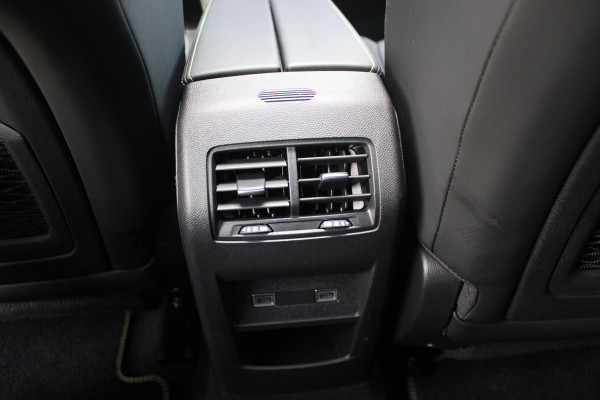Peugeot 308 SW 1.2 Hybrid 145PK GT AUTOMAAT | PANORAMA SCHUIF/KANTEL DAK | AFNEEMBARE TREKHAAK | NAVIGATIE | SENSATION PACK: FOCAL HIFI SYSTEM (PREMIUM HIFI SYSTEEM MET 10 SPEAKERS)/DRAADLOZE TELEFOONLADER | 360° VISION & DRIVE ASSIST PLUS PACK: ACHTERUITRIJCAMERA 360° VISIOPARK 3 (4 CAMERA'S)/PARKEERHULP VOOR EN ACHTER/ANTI DIEFSTAL ALARM/PEUGEOT i-COCKPIT MET CONFIGUREERBAAR 3D-INSTRUMENTENPANEEL/CLEAN CABIN | ALCANTARA EXECUTIVE PACK: BEKLEDING ALCANTARA/KUNSTLEDER INCL. ELEKTRISCH BEDIENBARE AGR STOEL EN MASSAGE OP BEIDE VOORSTOELEN | 18" LICHTMETALEN VELGEN "PORTLAND" | NAVIG
