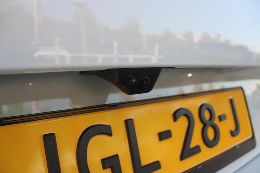 Peugeot 308 SW 1.2 Hybrid 145PK GT AUTOMAAT | PANORAMA SCHUIF/KANTEL DAK | AFNEEMBARE TREKHAAK | NAVIGATIE | SENSATION PACK: FOCAL HIFI SYSTEM (PREMIUM HIFI SYSTEEM MET 10 SPEAKERS)/DRAADLOZE TELEFOONLADER | 360° VISION & DRIVE ASSIST PLUS PACK: ACHTERUITRIJCAMERA 360° VISIOPARK 3 (4 CAMERA'S)/PARKEERHULP VOOR EN ACHTER/ANTI DIEFSTAL ALARM/PEUGEOT i-COCKPIT MET CONFIGUREERBAAR 3D-INSTRUMENTENPANEEL/CLEAN CABIN | ALCANTARA EXECUTIVE PACK: BEKLEDING ALCANTARA/KUNSTLEDER INCL. ELEKTRISCH BEDIENBARE AGR STOEL EN MASSAGE OP BEIDE VOORSTOELEN | 18" LICHTMETALEN VELGEN "PORTLAND" | NAVIG