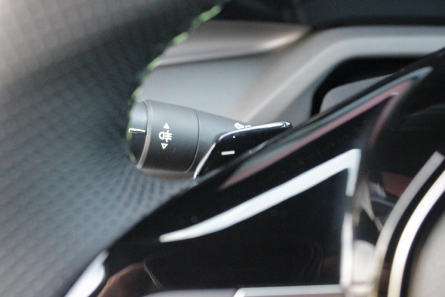 Peugeot 308 SW 1.2 Hybrid 145PK GT AUTOMAAT | PANORAMA SCHUIF/KANTEL DAK | AFNEEMBARE TREKHAAK | NAVIGATIE | SENSATION PACK: FOCAL HIFI SYSTEM (PREMIUM HIFI SYSTEEM MET 10 SPEAKERS)/DRAADLOZE TELEFOONLADER | 360° VISION & DRIVE ASSIST PLUS PACK: ACHTERUITRIJCAMERA 360° VISIOPARK 3 (4 CAMERA'S)/PARKEERHULP VOOR EN ACHTER/ANTI DIEFSTAL ALARM/PEUGEOT i-COCKPIT MET CONFIGUREERBAAR 3D-INSTRUMENTENPANEEL/CLEAN CABIN | ALCANTARA EXECUTIVE PACK: BEKLEDING ALCANTARA/KUNSTLEDER INCL. ELEKTRISCH BEDIENBARE AGR STOEL EN MASSAGE OP BEIDE VOORSTOELEN | 18" LICHTMETALEN VELGEN "PORTLAND" | NAVIG