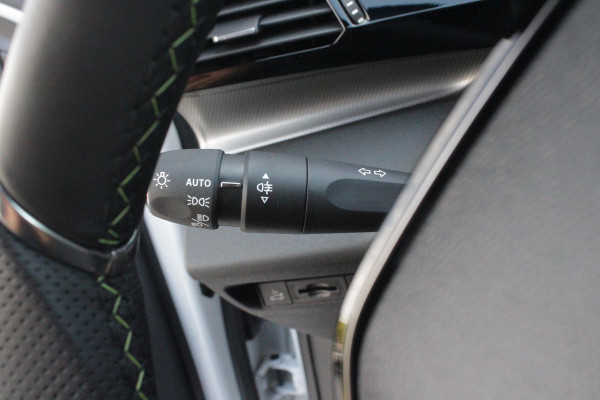 Peugeot 308 SW 1.2 Hybrid 145PK GT AUTOMAAT | PANORAMA SCHUIF/KANTEL DAK | AFNEEMBARE TREKHAAK | NAVIGATIE | SENSATION PACK: FOCAL HIFI SYSTEM (PREMIUM HIFI SYSTEEM MET 10 SPEAKERS)/DRAADLOZE TELEFOONLADER | 360° VISION & DRIVE ASSIST PLUS PACK: ACHTERUITRIJCAMERA 360° VISIOPARK 3 (4 CAMERA'S)/PARKEERHULP VOOR EN ACHTER/ANTI DIEFSTAL ALARM/PEUGEOT i-COCKPIT MET CONFIGUREERBAAR 3D-INSTRUMENTENPANEEL/CLEAN CABIN | ALCANTARA EXECUTIVE PACK: BEKLEDING ALCANTARA/KUNSTLEDER INCL. ELEKTRISCH BEDIENBARE AGR STOEL EN MASSAGE OP BEIDE VOORSTOELEN | 18" LICHTMETALEN VELGEN "PORTLAND" | NAVIG