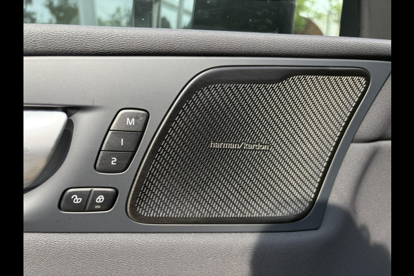 Volvo XC60 Plug-In Hybrid AWD T8 Plus Dark HEAD-UP DISPLAY | 360 CAMERA | PANORAMA DAK | HARMAN/KARDON SOUND | VOORSTOELEN MET GEHEUGEN | ADAPT. CRUISE CONTROL