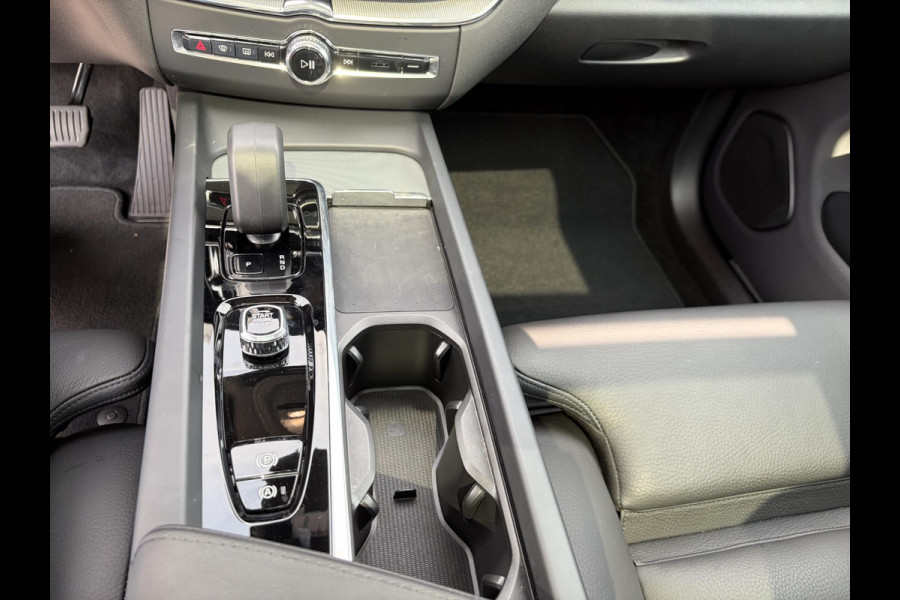Volvo XC60 Plug-In Hybrid AWD T8 Plus Dark HEAD-UP DISPLAY | 360 CAMERA | PANORAMA DAK | HARMAN/KARDON SOUND | VOORSTOELEN MET GEHEUGEN | ADAPT. CRUISE CONTROL